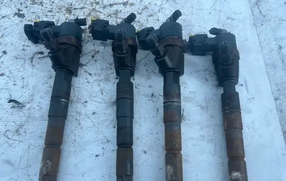 Opel Insignia A Fuel injectors set 0445110327