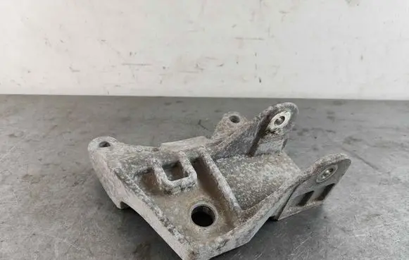 Land Rover Discovery Sport Engine mounting bracket LR095899 LR071977