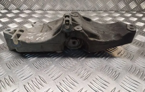 Renault Scenic II - Grand scenic II Generator/alternator bracket 8200100148