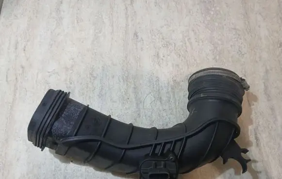 BMW 5 F10 F11 Air intake hose/pipe 13718508047
