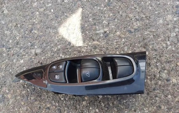 Nissan Juke I F15 Electric window control switch 254011KA0B 9536 090EA03
