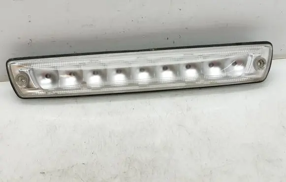 Isuzu D-Max Third/center stoplight P7528