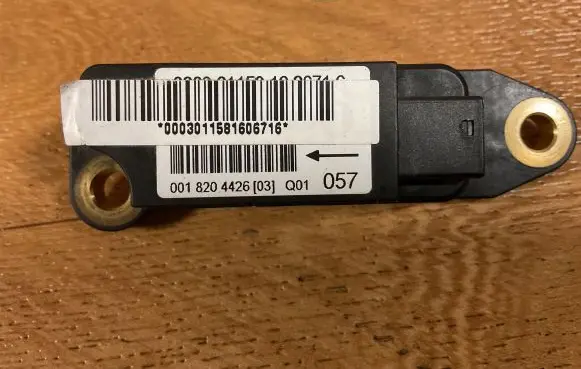 Mercedes-Benz C W203 Airbag deployment crash/impact sensor 0018204426 00000115816676