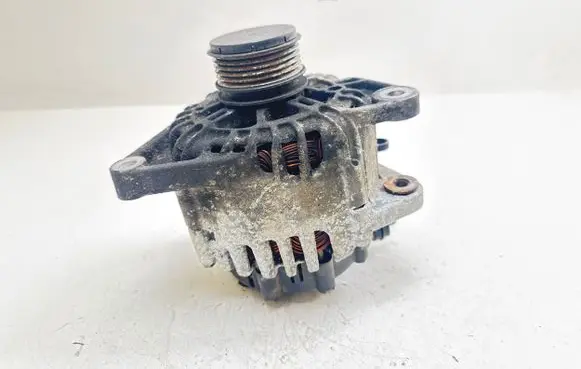 KIA Ceed Generator/alternator 373002A500 TG12C033 2543370A