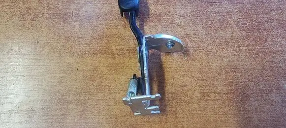 Hyundai i20 (PB PBT) Fuel cap release pull handle 