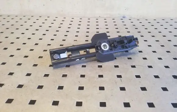 Volvo XC90 Seat belt adjustment rail 31332261
