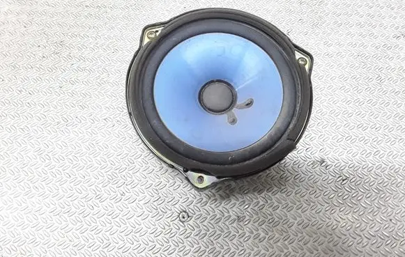 KIA Carens II Rear door speaker