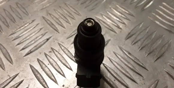 Volkswagen Golf IV Fuel injector 037906031AA