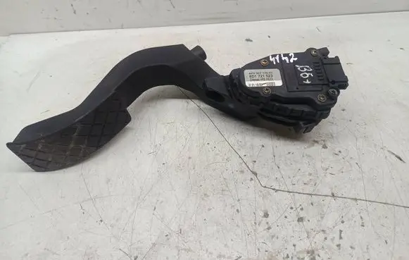Volkswagen Phaeton Accelerator throttle pedal 8D1721523 6PV00777007