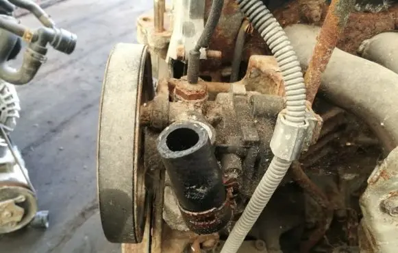 Mitsubishi Space Wagon Power steering pump