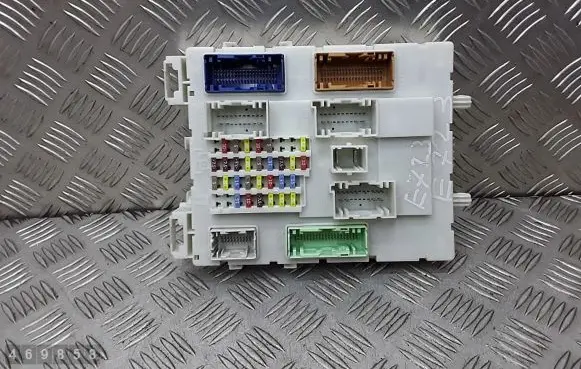 Ford Focus Fuse module F1DT14A073EF