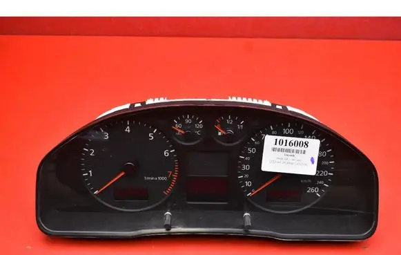Audi A4 S4 B5 8D Speedometer (instrument cluster) 8D0920900P