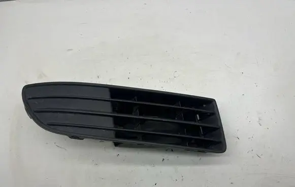 Volkswagen Polo IV 9N3 Front bumper lower grill 6Q0853666F
