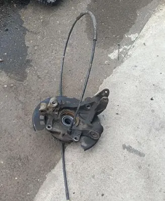 Rear wheel hub spindle/knuckle
