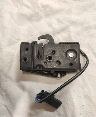 Volvo S60 Engine bonnet/hood lock/catch 31463245