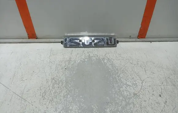 Isuzu D-Max Manufacturer badge logo/emblem