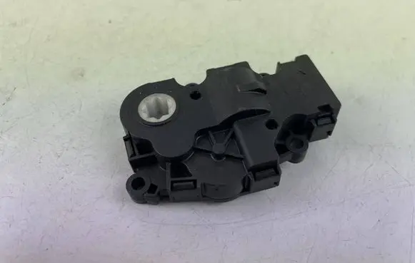 Mercedes-Benz CLA C117 X117 W117 Air flap motor/actuator CZ113930-1710 CZ1139301710