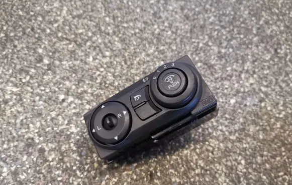 Chevrolet Captiva Wing mirror switch