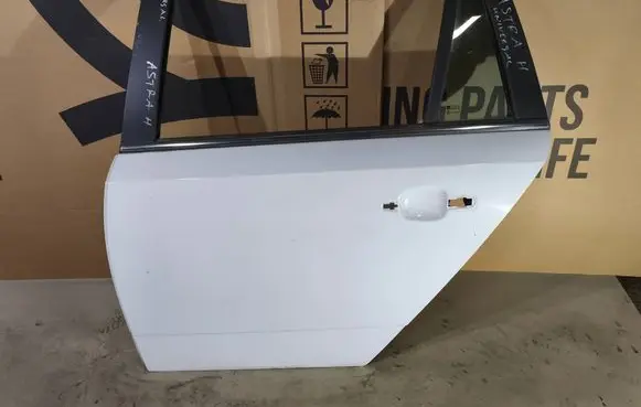 Opel Astra H Rear door