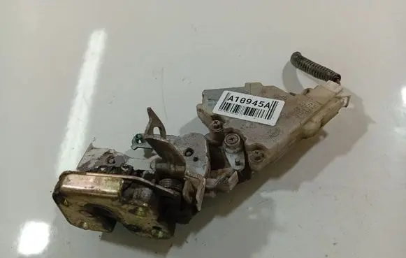 Nissan Almera Tino Front door lock 