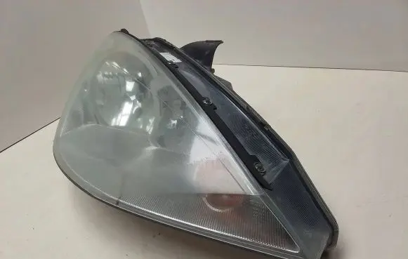 Ford Focus Headlight/headlamp 2M5113W029BG