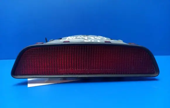 Third/center stoplight
