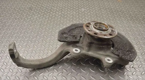 Front wheel hub