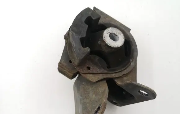 Mazda CX-7 Engine mount bracket