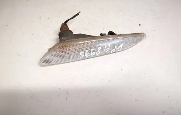 Front fender indicator light