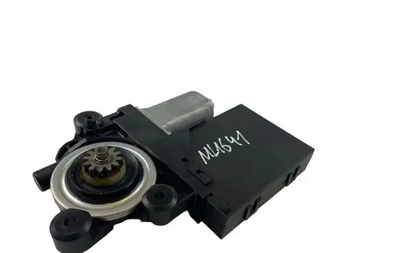 Volvo C30 Front door window regulator motor 31295170AA