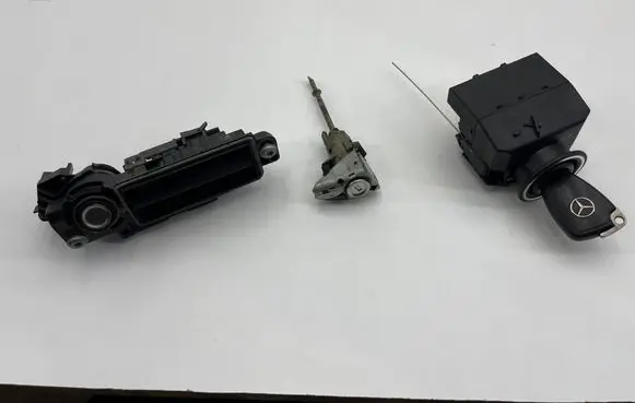 Mercedes-Benz SLK R171 Engine ECU kit and lock set 2115451408 33002209 5011124260206192