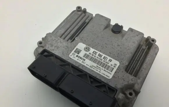 Volkswagen Golf V Engine control unit/module 03G906021PP 0281014613