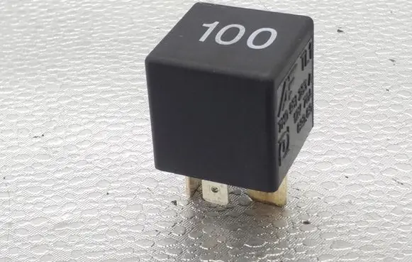 Volkswagen PASSAT B6 Other relay 7M0951253A
