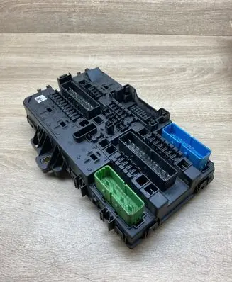 Opel Astra H Fuse module 13206762