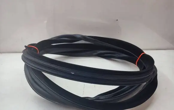 Land Rover Range Rover Evoque L538 Front door rubber seal BJ3220708A