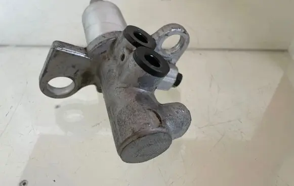 Audi A6 S6 C6 4F Master brake cylinder