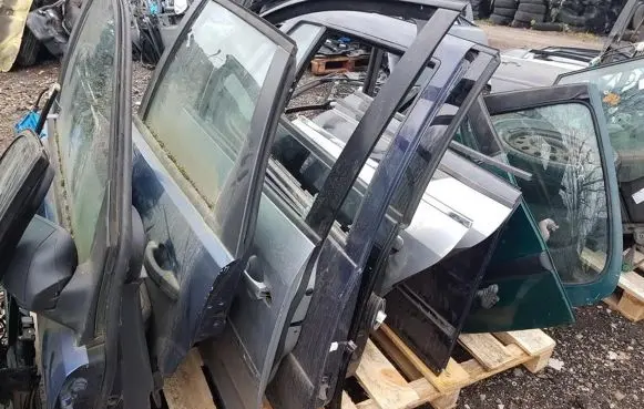 Audi A4 S4 B6 8E 8H Rear door sidabrines