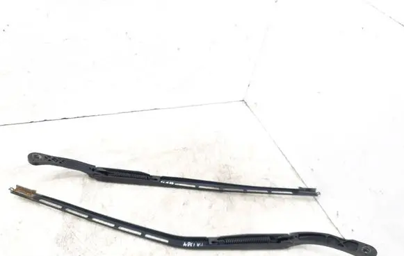 Front wiper blade arm