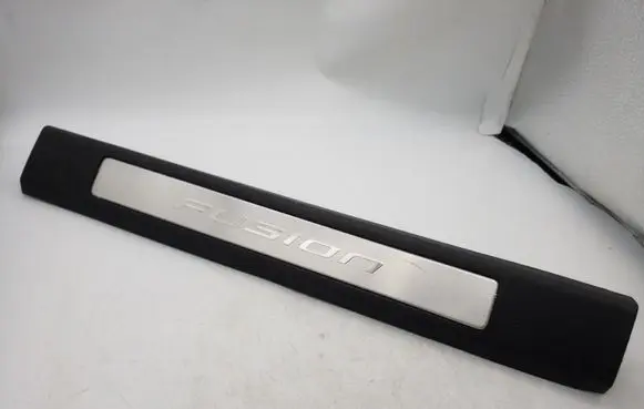 Ford Fusion II Front sill trim cover DS73F13200G