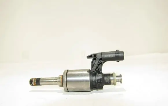 Skoda Yeti (5L) Fuel injector 04E906036T