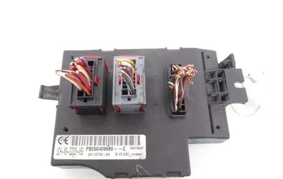 Renault Trafic II (X83) Comfort/convenience module 281187388A P8200409680