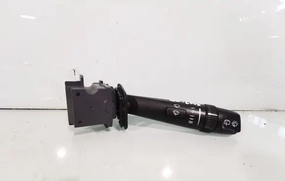 Volvo XC70 Wiper control stalk 30768101