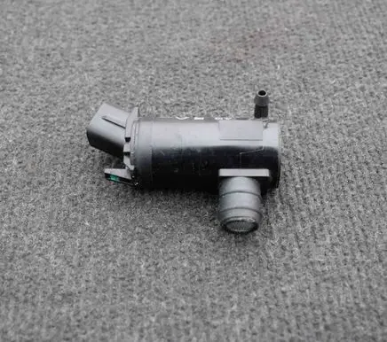 Hyundai i40 Windscreen/windshield washer pump 985101C500