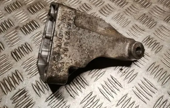 Mercedes-Benz Vito Viano W639 Engine mounting bracket 6422231804