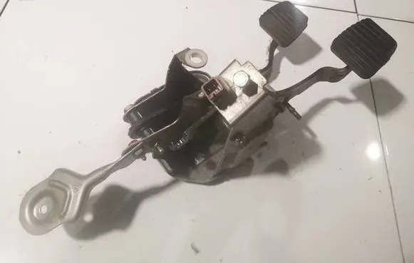Peugeot 206 Clutch pedal 