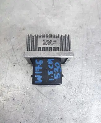 Mercedes-Benz A W176 Glow plug pre-heat relay 2502124