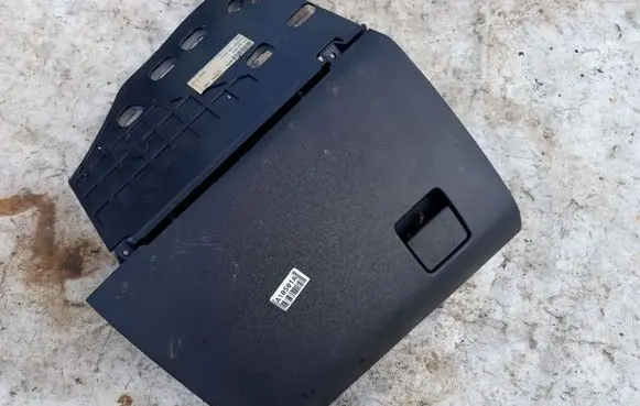 Glove box