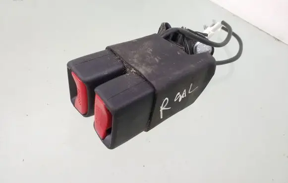 Nissan Qashqai Rear seatbelt buckle