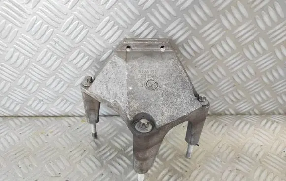 Opel Meriva B Engine mounting bracket 13226751 2581