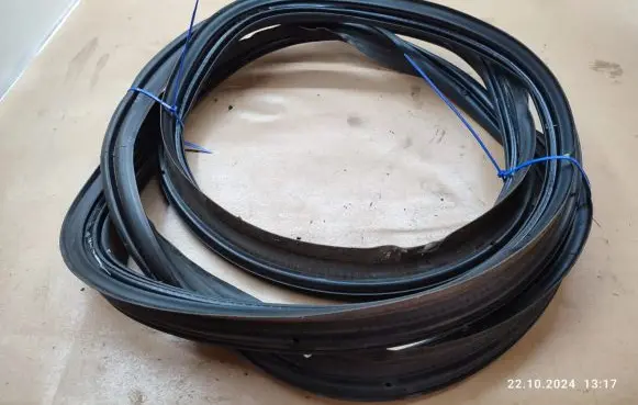 Volvo XC60 Trunk rubber seal (body) 